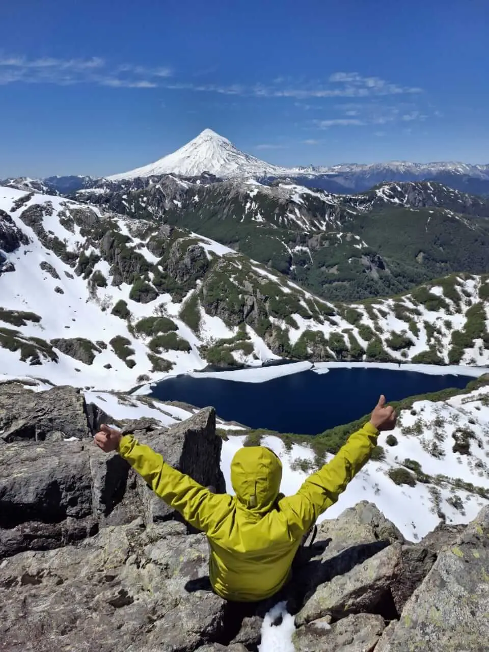 Sendero del Parque Epulafquén rodeado de vegetación nativa